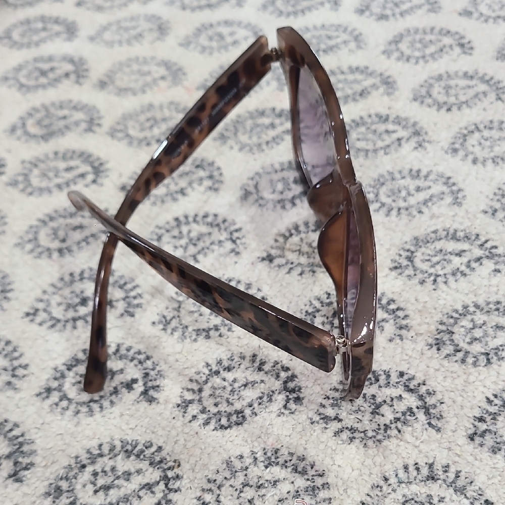 Tortoise Shell Square Sunglasses - Picture 4 of 5